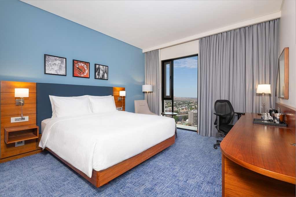 Hilton Garden Inn Windhoek Quarto foto
